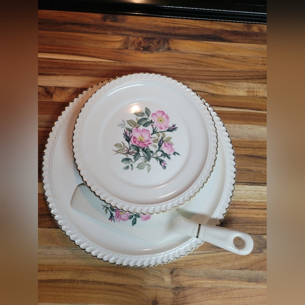 1950's Harker Pottery Wild‎ Rose Cake Serving Set 22kt Gold beautiful